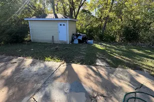 2419 N Prairie Creek Rd, Dallas, TX 75227 - Photo 11
