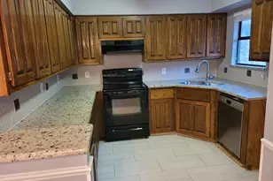 910 Boxwood Dr, Lewisville, TX 75067 - Photo 3
