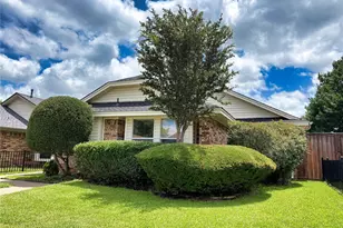 320 Crooked Ln, Mesquite, TX 75149 - Photo 1