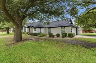 1111 Harbor Lakes Dr, Granbury, TX 76048 - Photo 35