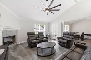 1111 Harbor Lakes Dr, Granbury, TX 76048 - Photo 3
