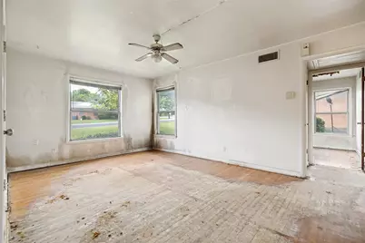 1112 E Ann Arbor Avenue, Dallas, TX 75216 - Photo 17