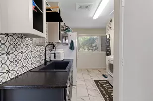 905 Crowley Rd, Arlington, TX 76012 - Photo 23