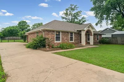 712 S Grand Street, Wolfe City, TX 75496 - Photo 5