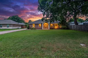 712 S Grand St, Wolfe City, TX 75496 - Photo 1