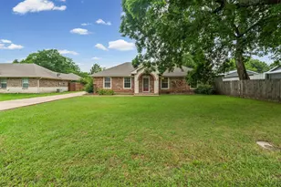 712 S Grand St, Wolfe City, TX 75496 - Photo 3