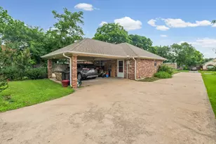 712 S Grand St, Wolfe City, TX 75496 - Photo 29