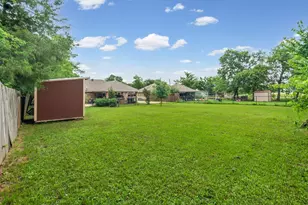 712 S Grand St, Wolfe City, TX 75496 - Photo 31