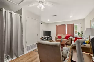 12207 Queen Dr, Balch Springs, TX 75180 - Photo 7