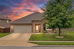 1020 Crest Breeze Dr, Fort Worth, TX 76052 - Photo 1