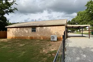 606 S Hubbard St, Alvord, TX 76225 - Photo 17