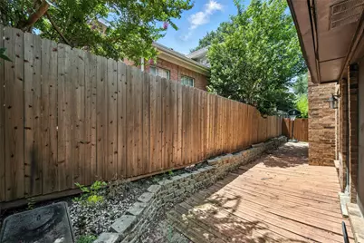 300 Saint Emelion Court, Irving, TX 75038 - Photo 11