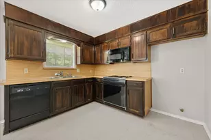5903 Spring Hill Ct, Arlington, TX 76016 - Photo 9