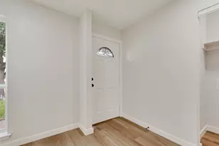 1032 Pleasant Valley Ln, Arlington, TX 76015 - Photo 5