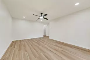 1032 Pleasant Valley Ln, Arlington, TX 76015 - Photo 11