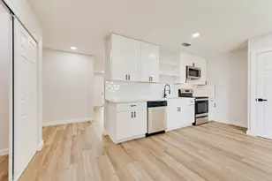 1032 Pleasant Valley Ln, Arlington, TX 76015 - Photo 9