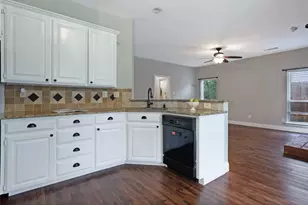 1803 Hunters Ridge Dr, Grapevine, TX 76051 - Photo 13