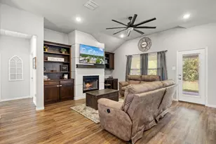 2123 Christine Dr, Granbury, TX 76048 - Photo 5