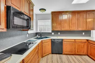 428 Shelby Dr, Burleson, TX 76028 - Photo 9
