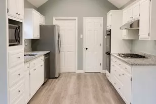 2806 Laurel Oaks Dr, Garland, TX 75044 - Photo 9
