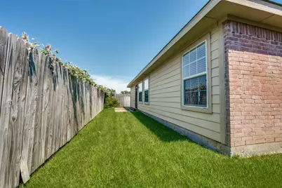 8013 Hidden Oaks Drive, Fort Worth, TX 76120 - Photo 25