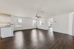 8013 Hidden Oaks Dr, Fort Worth, TX 76120 - Photo 9