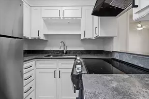 133 N Bailey Ave, Fort Worth, TX 76107 - Photo 13