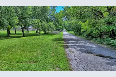 701 W Howell Street, Saint Jo, TX 76265 - Photo 9
