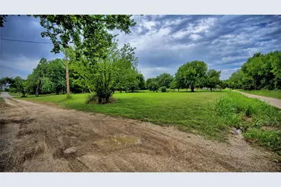 701 W Howell Street, Saint Jo, TX 76265 - Photo 11