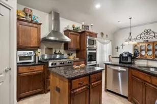 340 Canadian Ln, Burleson, TX 76028 - Photo 9