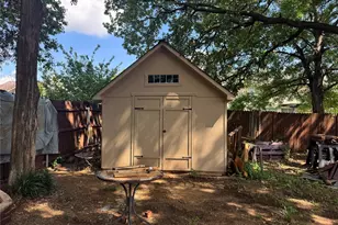 210 Carlsbad Dr, Mansfield, TX 76063 - Photo 3