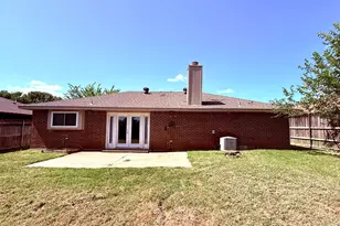 2661 Berkshire Ln, Grand Prairie, TX 75052 - Photo 19