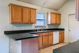 1019 Telluride Dr, Arlington, TX 76001 - Photo 9