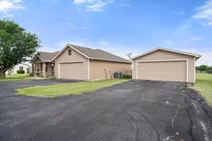 9113 N Monterrey Dr, Alvarado, TX 76009 - Photo 11