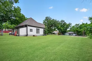 107 S Washington St, Cleburne, TX 76031 - Photo 21