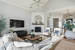 1221 Falcon Dr, Grapevine, TX 76051 - Photo 5