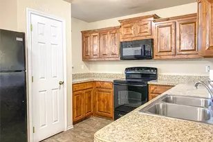 1306 Laredo Dr, Granbury, TX 76048 - Photo 13