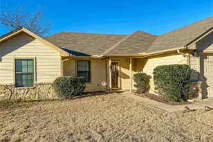 1306 Laredo Dr, Granbury, TX 76048 - Photo 3