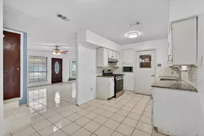 2422 Lakeshore Drive, Grand Prairie, TX 75051 - Photo 9