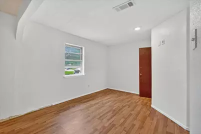 2422 Lakeshore Drive, Grand Prairie, TX 75051 - Photo 13