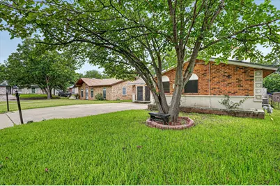 2422 Lakeshore Drive, Grand Prairie, TX 75051 - Photo 3