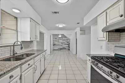 2422 Lakeshore Drive, Grand Prairie, TX 75051 - Photo 11