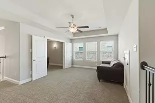 7452 Reverchon Dr, Irving, TX 75063 - Photo 27