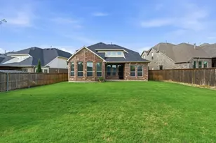 7452 Reverchon Dr, Irving, TX 75063 - Photo 37