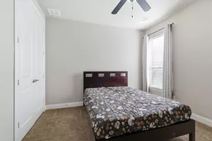 7452 Reverchon Dr, Irving, TX 75063 - Photo 25