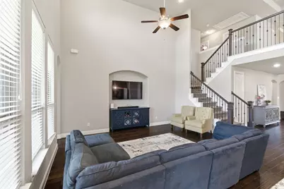 7452 Reverchon Drive, Irving, TX 75063 - Photo 17
