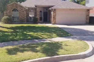 3519 Daisy Ln, Grand Prairie, TX 75052 - Photo 1