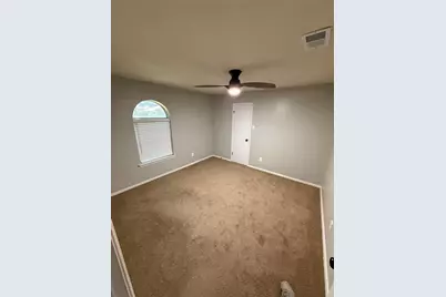 2117 Wellington Drive, Grand Prairie, TX 75051 - Photo 11
