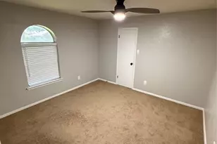 2117 Wellington Dr, Grand Prairie, TX 75051 - Photo 11