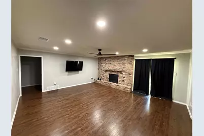 2117 Wellington Drive, Grand Prairie, TX 75051 - Photo 3
